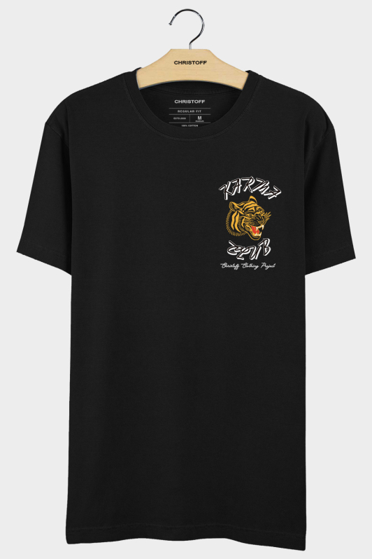 Camiseta Gola Básica - Karma Club Preta | CHRISTOFF